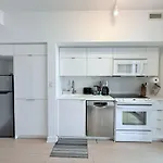 Downtown 1Br Apartment With Views Sleeps 4